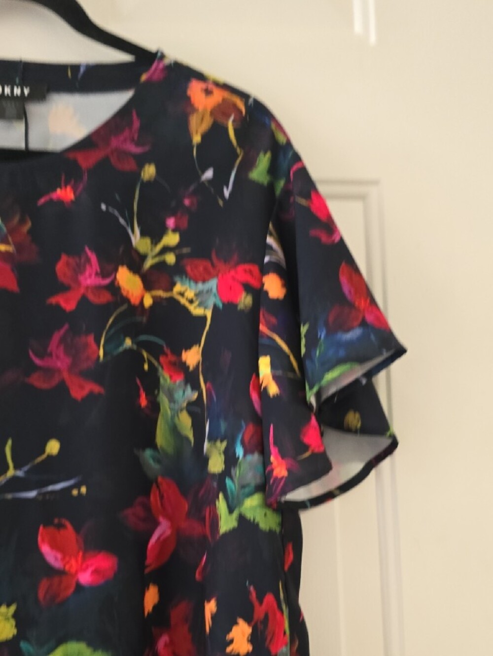 DKNY Navy Floral Short Sleeve Top with Multicolor Blooms - Picture 3 of 7